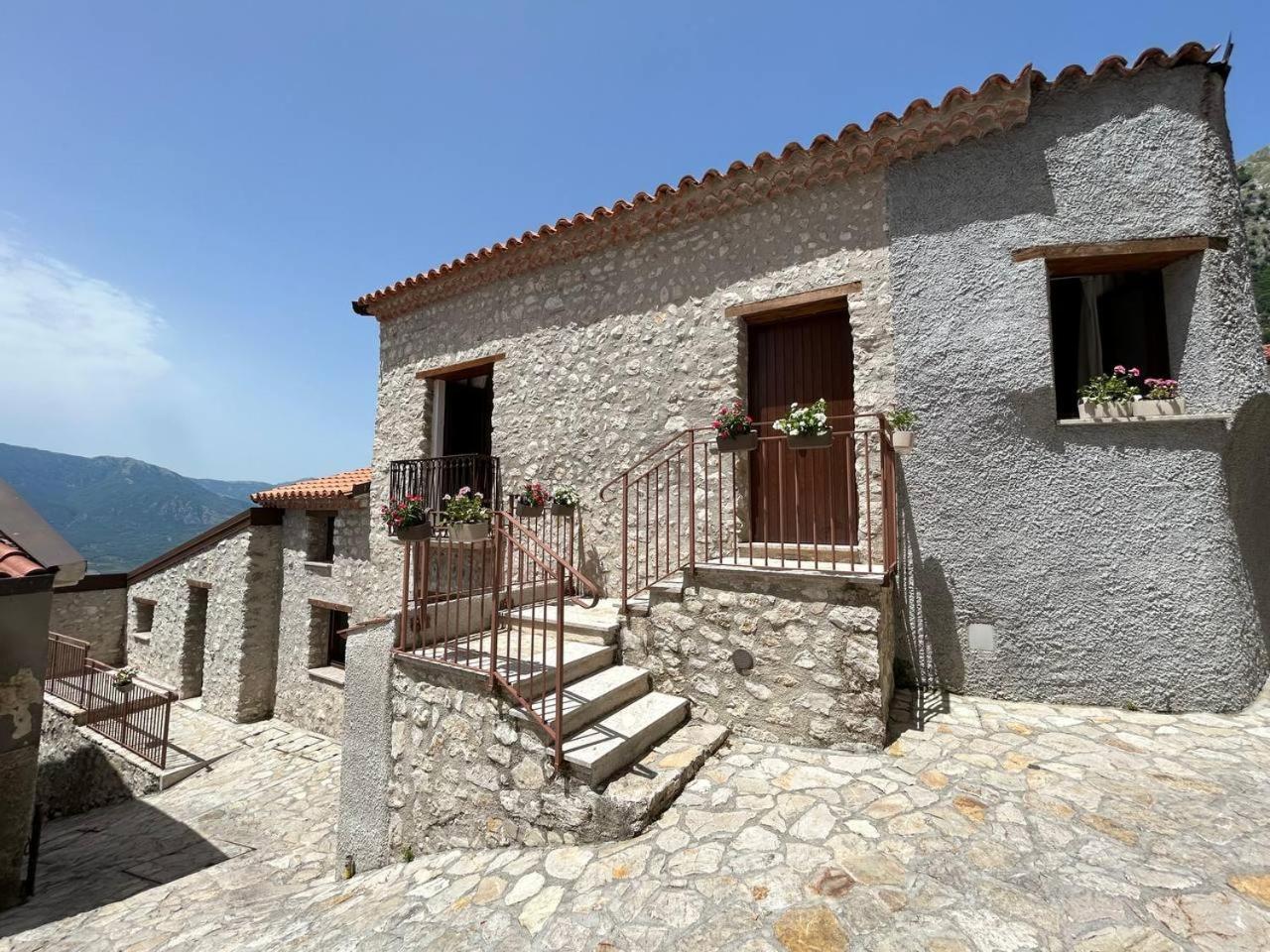 Il Borgo Dei Normanni Villa Colliano Екстериор снимка